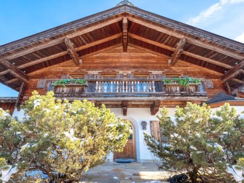  Exclusive Tyrolean Chalet near Ski lifts in Apfeldorf