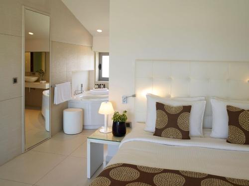 The Ixian Grand & All Suites - Adults Only Hotel – Ixia, AZ