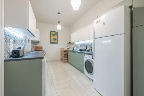 Athenian Niche in Plaka - 4 Bdrm Villa - 10 adults - image 10