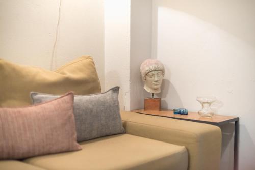 Athenian Niche in Plaka - 4 Bdrm Villa - 10 adults - image 5