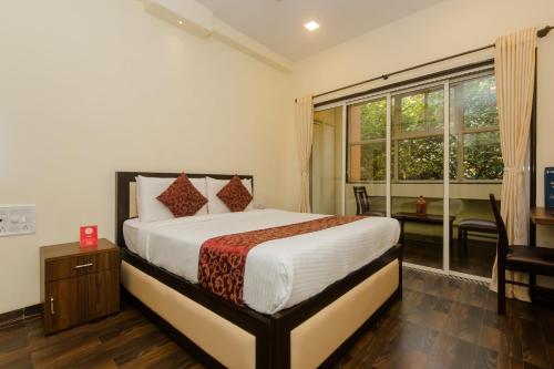 Hotel Divine Residency Near Phoenix Marketcity