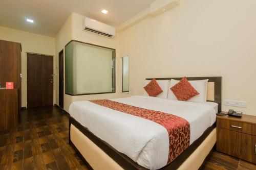 Hotel Divine Residency Near Phoenix Marketcity