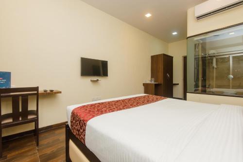 Hotel Divine Residency Near Phoenix Marketcity