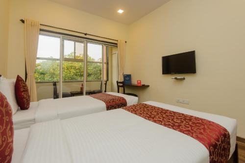 Hotel Divine Residency Near Phoenix Marketcity