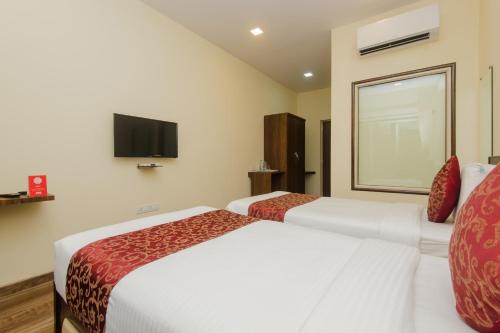 Hotel Divine Residency Near Phoenix Marketcity