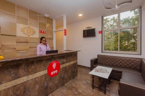 Hotel Divine Residency Near Phoenix Marketcity