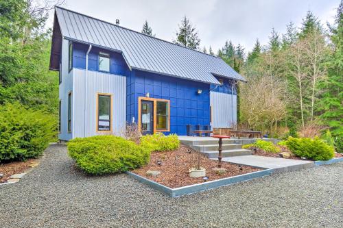 Private Indianola House with Patio and Fire Pit