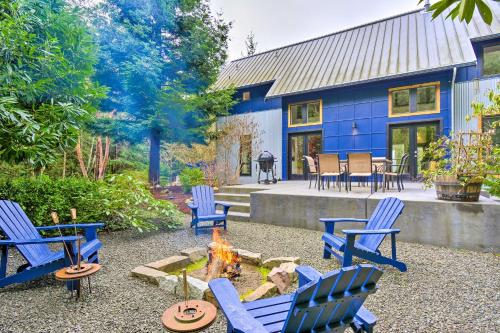 Private Indianola House with Patio and Fire Pit