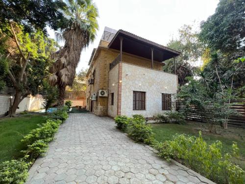 Especially villa with private entrance, garden and parking