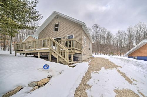 Manistique Cabin with Grill - Near Thunder Lake in Steuben, USA