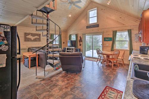 Manistique Cabin with Grill - Near Thunder Lake in Steuben, USA
