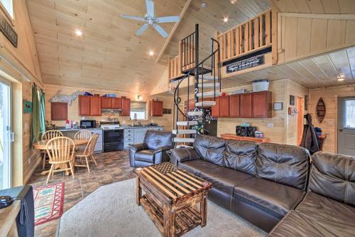 Manistique Cabin with Grill - Near Thunder Lake in Steuben, USA