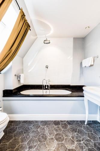 437111035 Luxury Boutique Hotel De Castillion