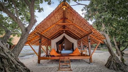 . Lihaga Island & Beach Club