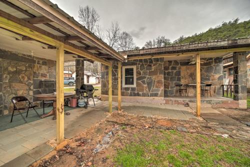 Cozy Bryson City Cabin Rental with Shared Yard in Bryson City, USA