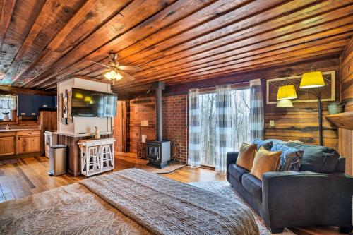 Cozy Tennessee Cabin Rental - 1 Mi to Lake in Frogue, USA