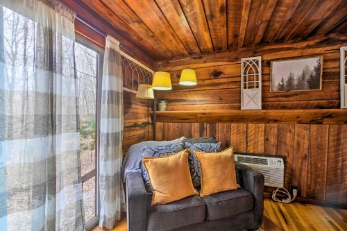 Cozy Tennessee Cabin Rental - 1 Mi to Lake in Frogue, USA