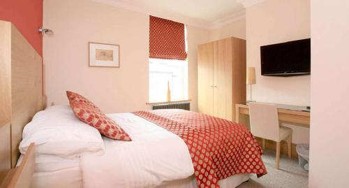 Executive Double Room image 6