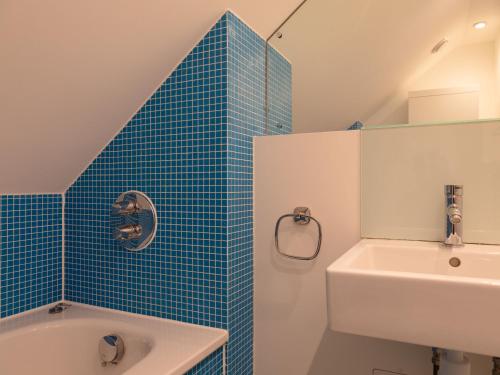 4 Blue View - main image
