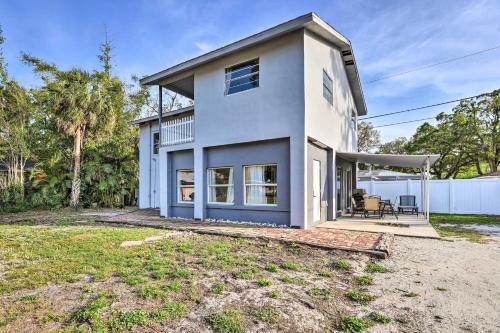 Spacious House Rental 7 Miles to Siesta Key!