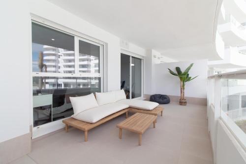 Global Properties, Apartamento con terraza y vistas a la piscina en Gran Canet, Canet de Berenguer (foto 6)