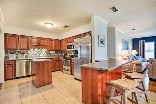 St Augustine Island Home with Patio, Walk to Beach! in บัทเลอร์ บีช