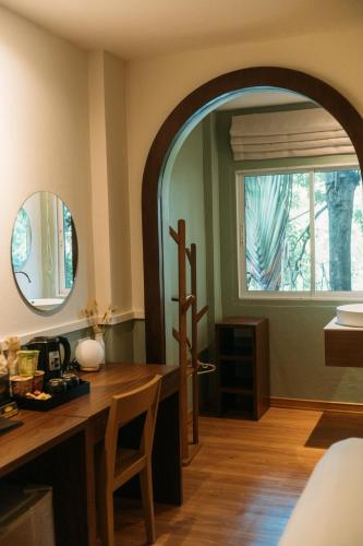 room detail thumbnail 1