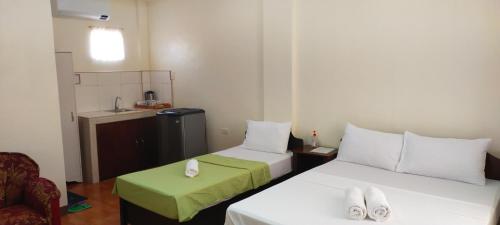 2 double beds