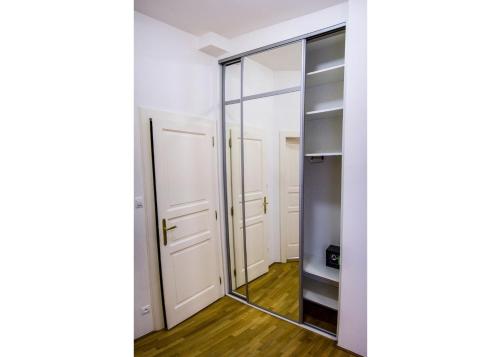 Modern Apartment Riegrovy sady, Praha (fotografie 9)