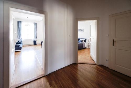 Modern Apartment Riegrovy sady, Praha (fotografie 3)