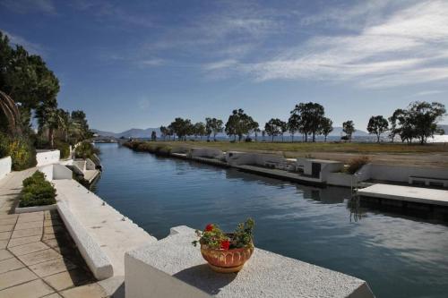Lovely villa in the gorgeous Porto Hydra in Akti Idras (Argolis)