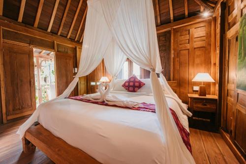Deluxe Double Room (2 Adults + 1 Child) image 10