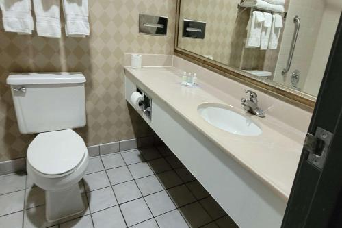 Quality Inn & Suites Columbia I-70