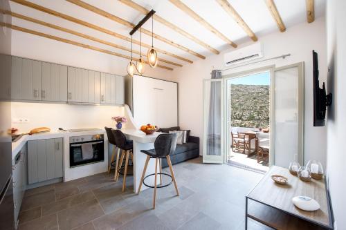 kuhinja, Droufakos’ home, Lux seafront apartment w. View in Cherronisos