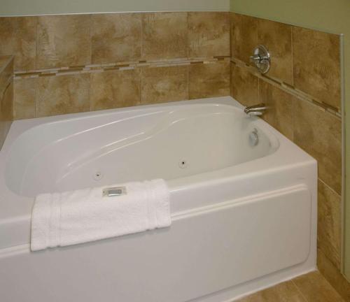 Grand Forks Lodge and Suites