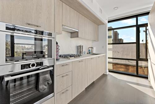 Apartment with Balcony image 8