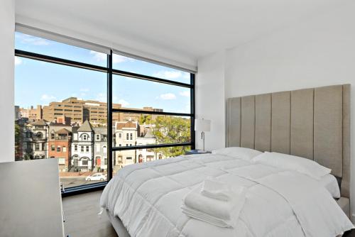 Apartment with Balcony image 5