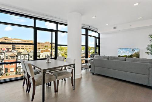 Apartment with Balcony image 9