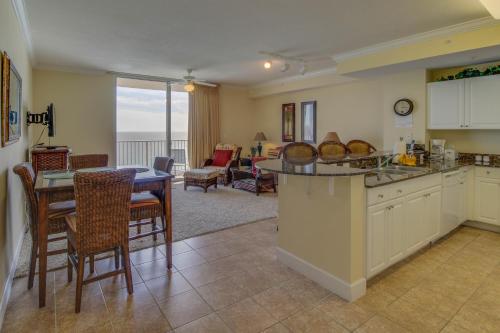Tidewater Beach Resort - image 12