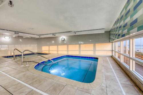 Tidewater Beach Resort - image 11
