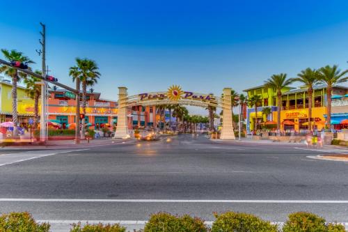 Tidewater Beach Resort - image 12
