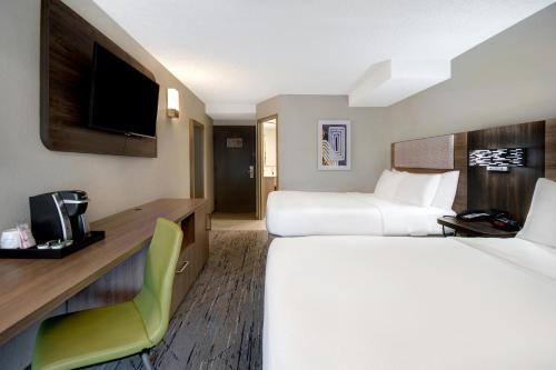 Holiday Inn Express Rochester - University Area