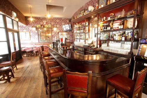 Waterfoot Hotel - image 9
