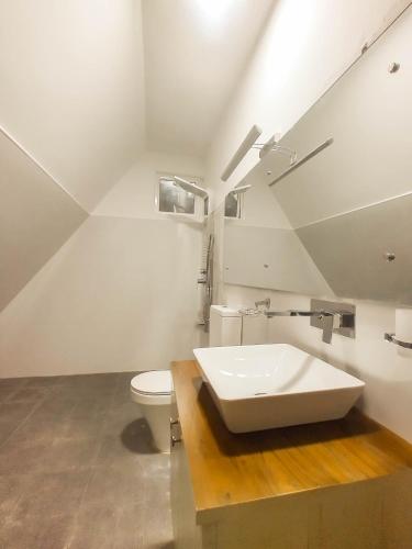 Double Room with Garden View image 5