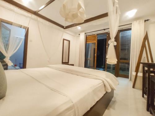 Double Room with Garden View image 8