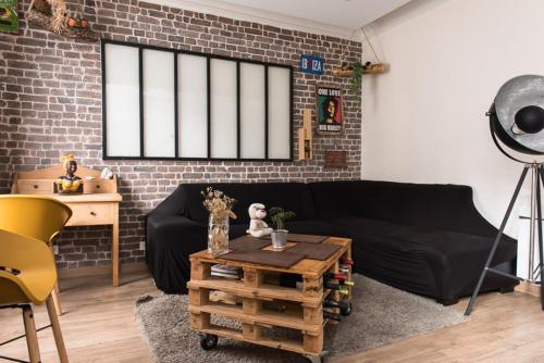 Charming one-of-a-kind apartment. - image 14