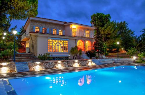 Eden Garden 3BR villa with Pool by JJ Hospitality - Accommodation - Oropós