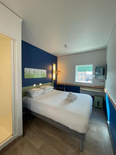 ibis budget Belfast City Centre Room Type - Classic Room with 1 double bed
