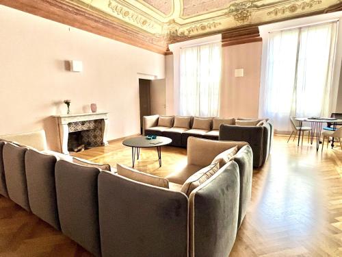 The Seven Suites, Genua