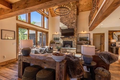 Almost Heaven at Eagles Nest in Banner Elk, USA